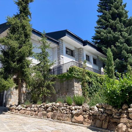 Los Cedros, Gran Chalet Con Piscina Y Apartamento En Navacerrada Exterior foto