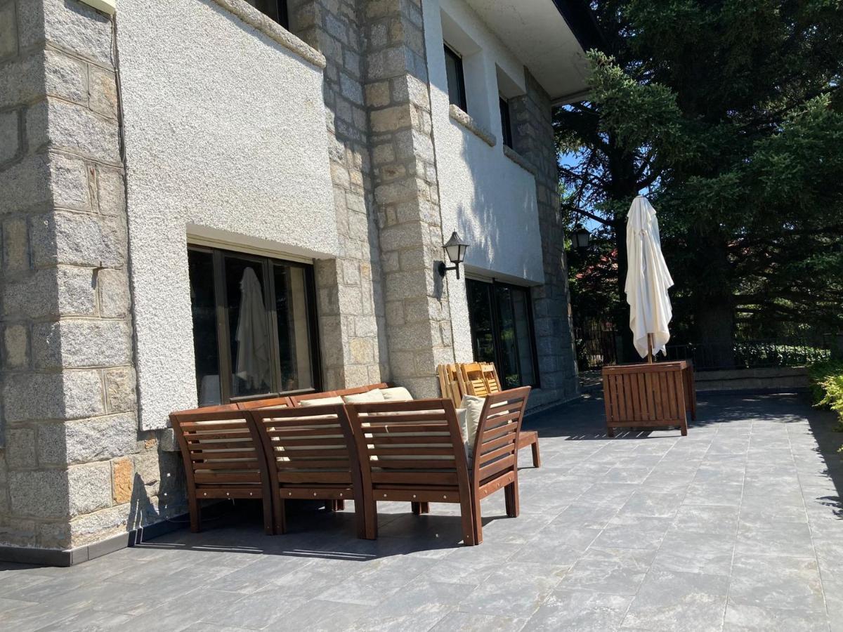 Gran Chalet Con Piscina Y Apartamento En Navacerrada Villa Exterior foto