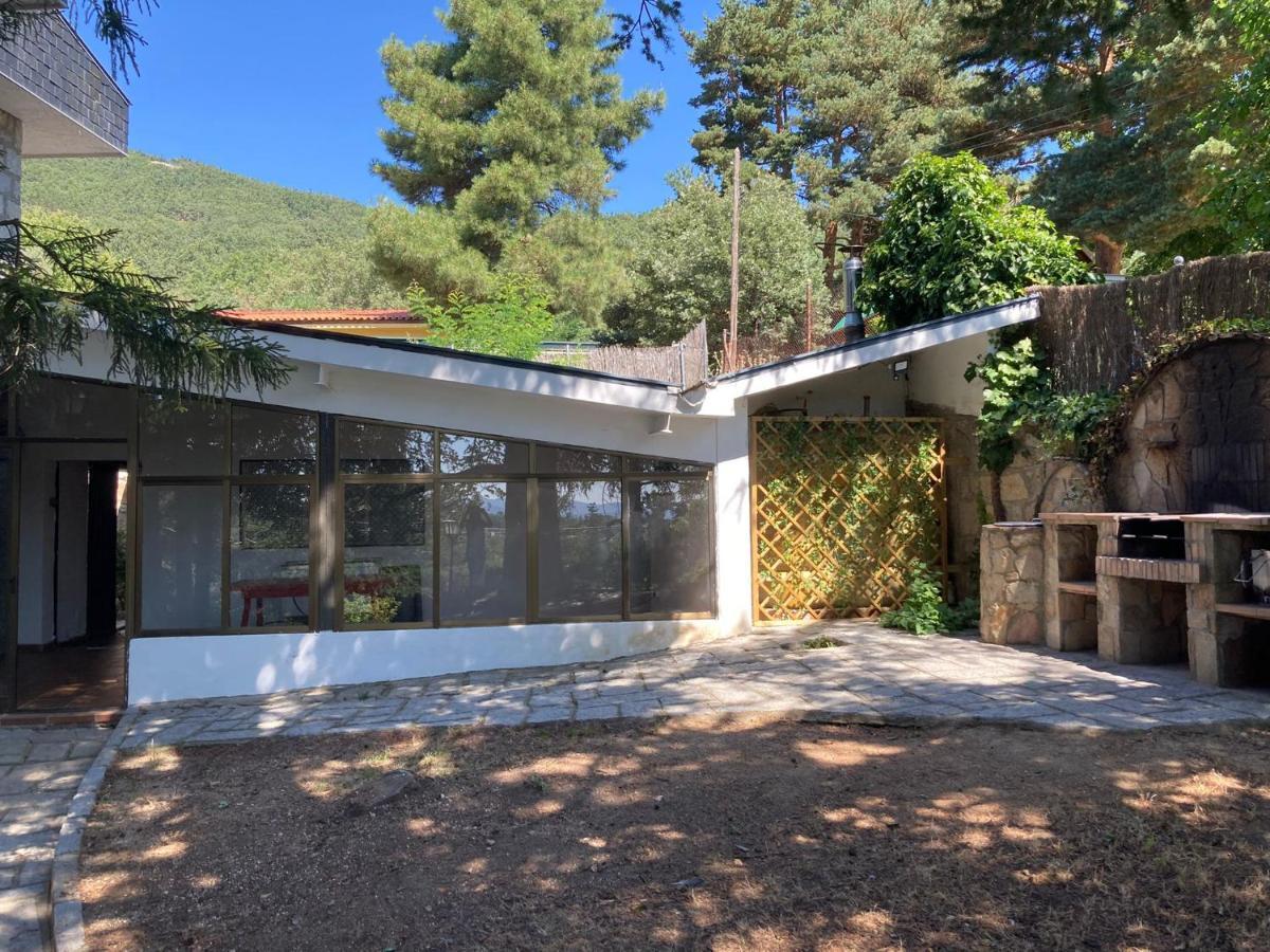 Los Cedros, Gran Chalet Con Piscina Y Apartamento En Navacerrada Exterior foto