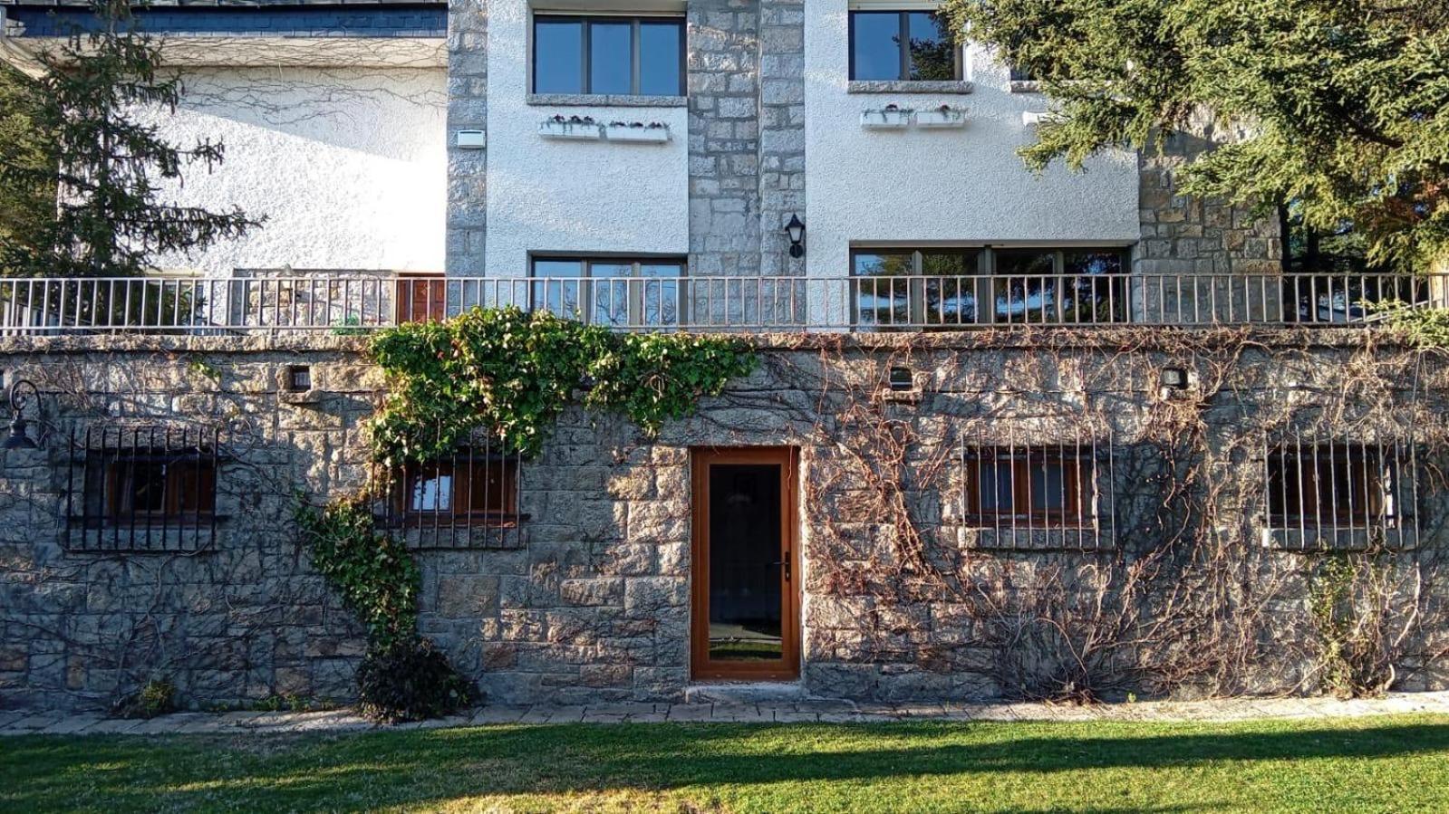 Los Cedros, Gran Chalet Con Piscina Y Apartamento En Navacerrada Villa Exterior foto